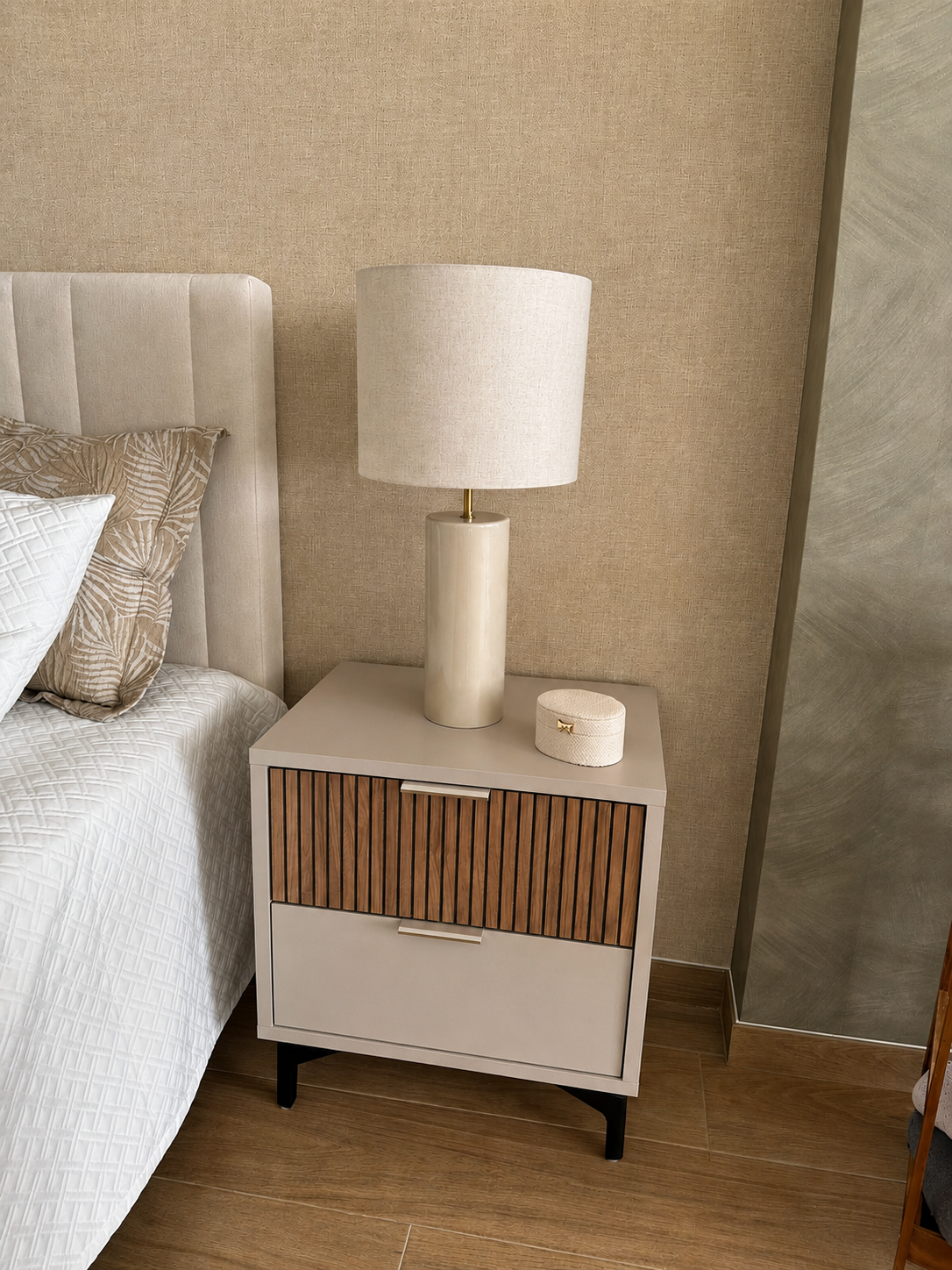 MESA CABECEIRA CANNETTE CASHMERE/NOCE CARAMELLO 55X40X61Cm