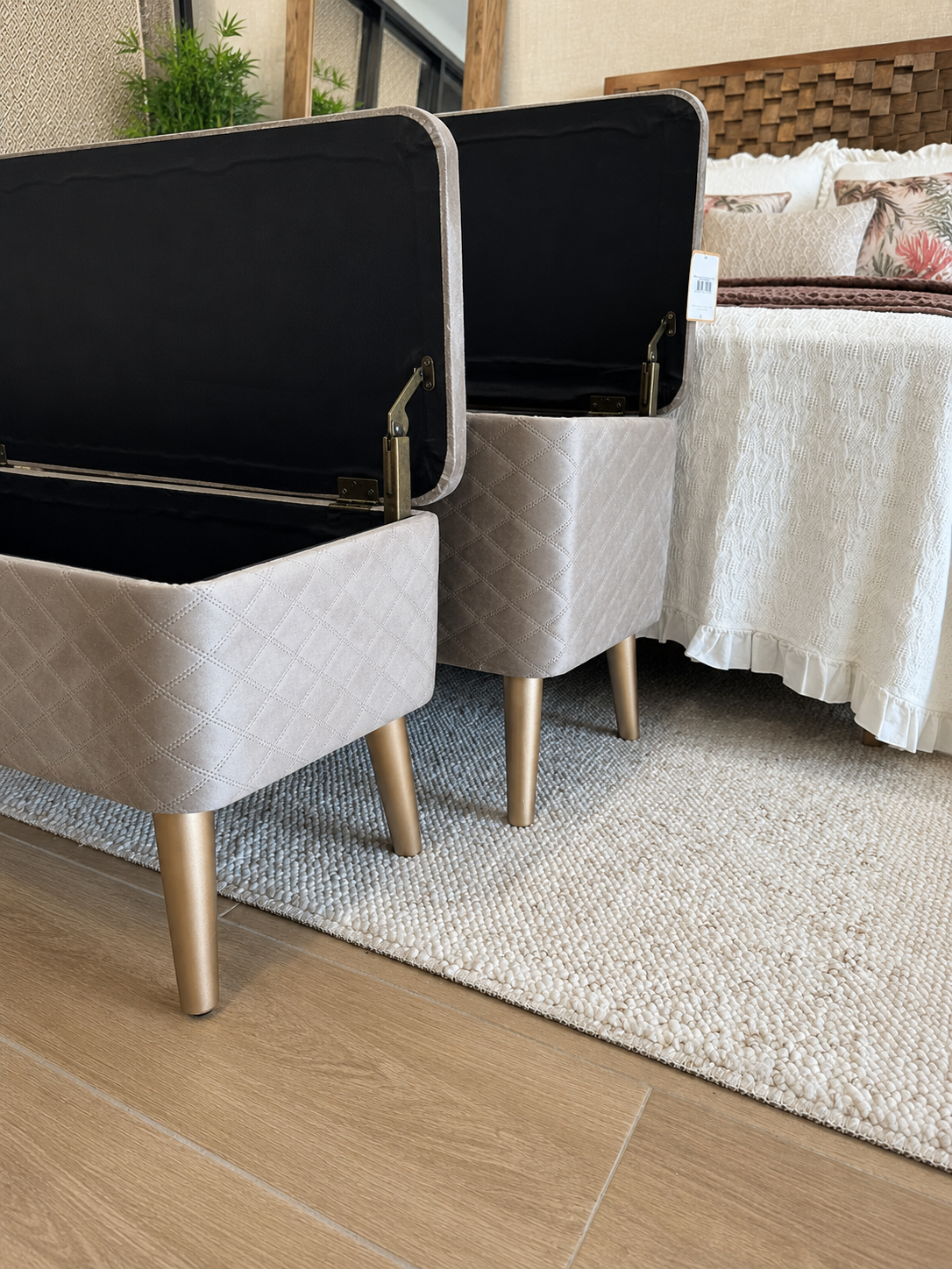 BANQUETA TAUPE C/ ARRUMAÇÃO 80X35X38Cm