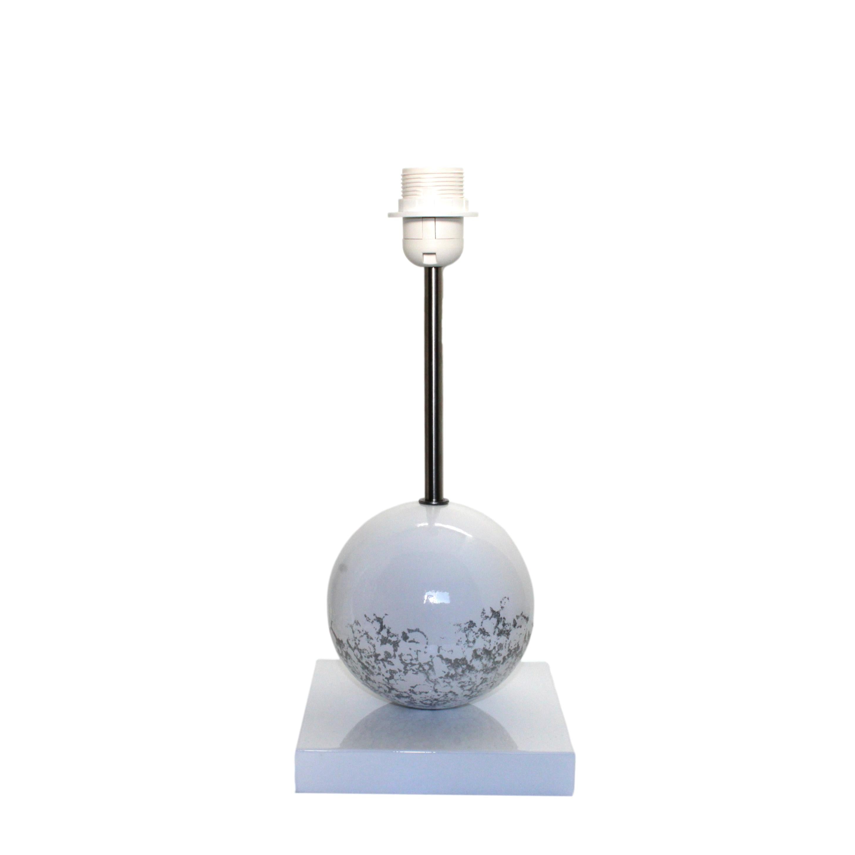 BASE CANDEEIRO BOLA PRATA/BRANCO 13X35CM