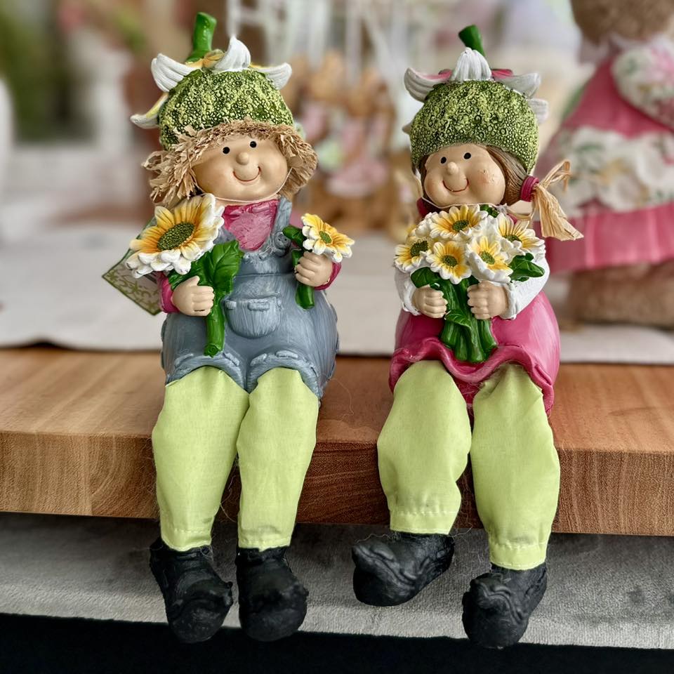 MENINA FLORES 18CM